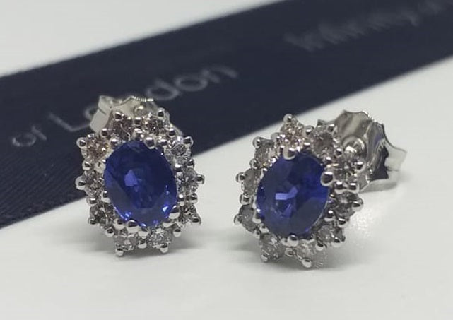 Ohrringe aus 18kt Weißgold mit 1,00ct ovalen blauen Saphiren und 0,60ct Diamanten